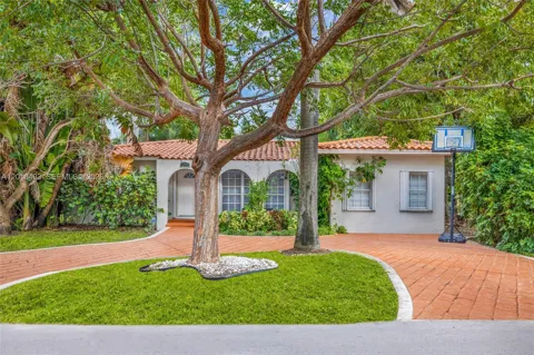 7711 Coquina Dr