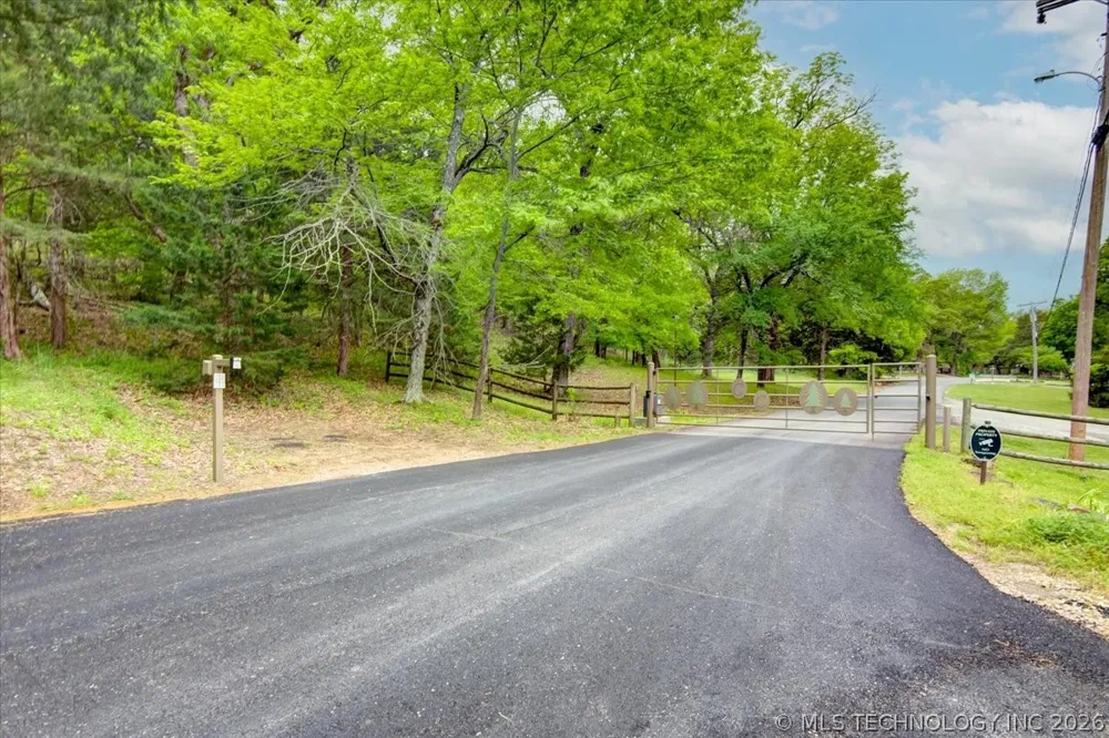 494 Cedar Boulevard Locust Grove, OK 74352