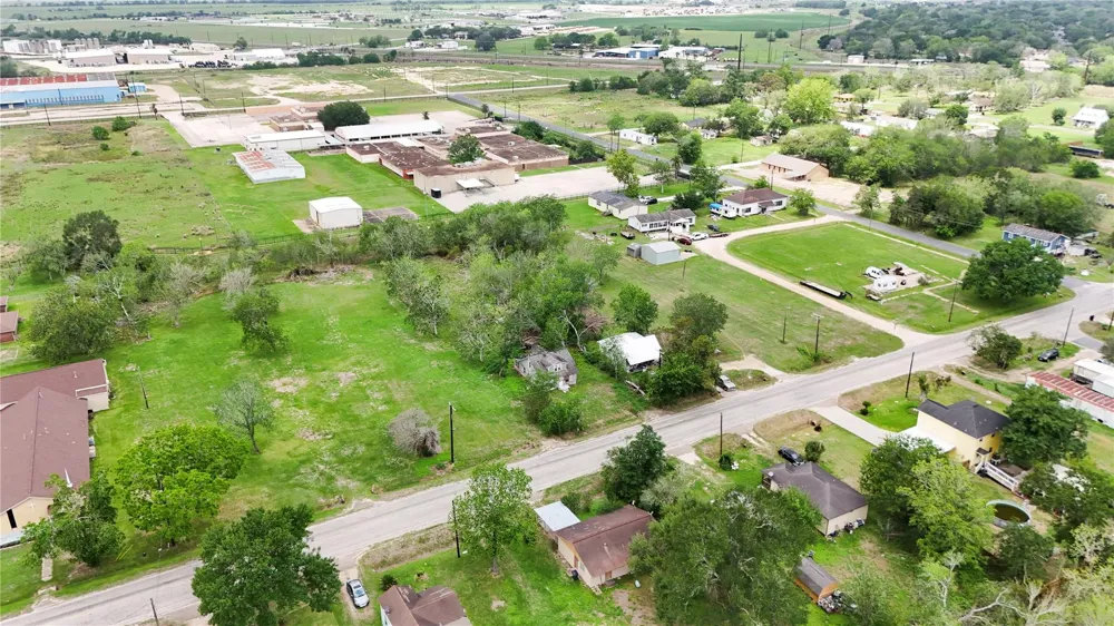710 Palacios Street El Campo, TX 77437
