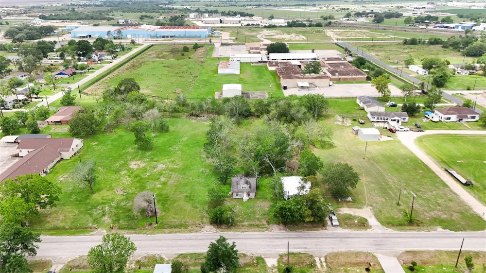 710 Palacios Street El Campo, TX 77437