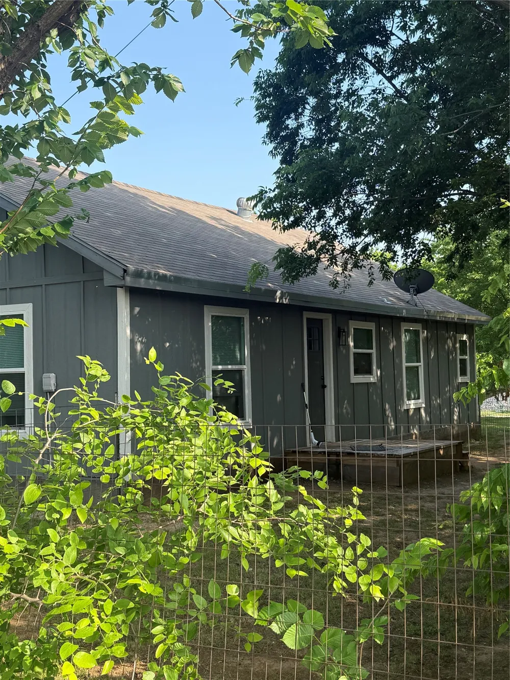 709 W Live Oak Street Alvord, TX 76225