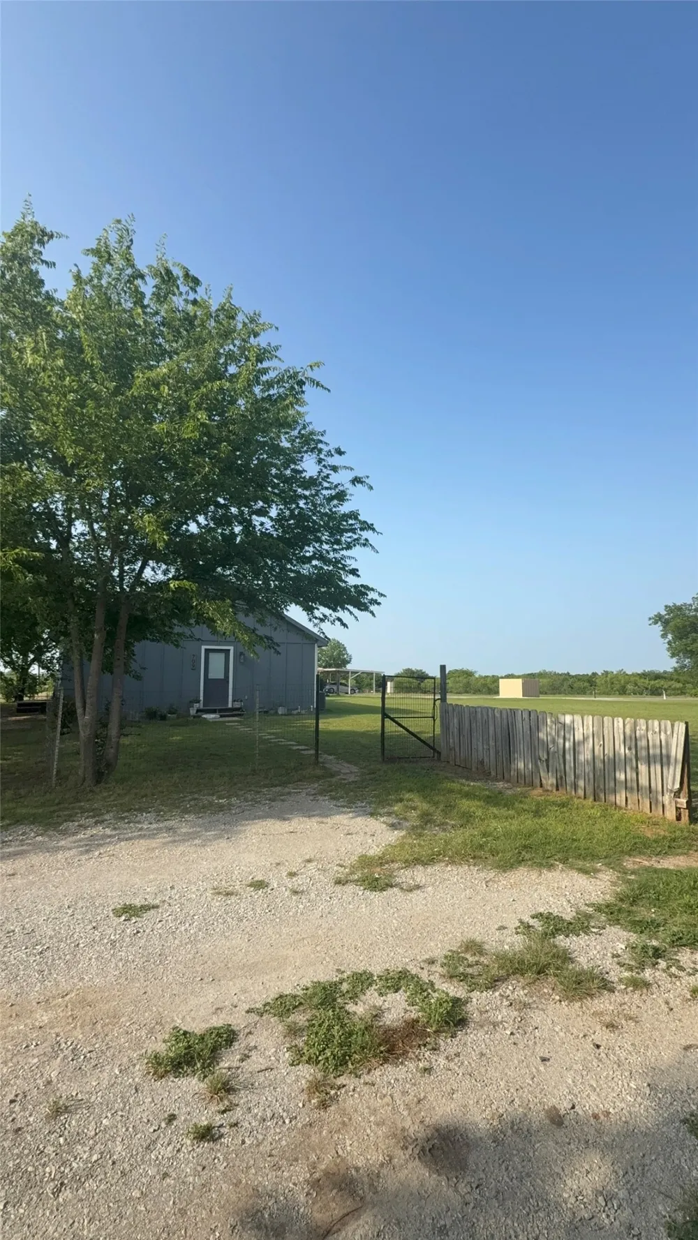 709 W Live Oak Street Alvord, TX 76225