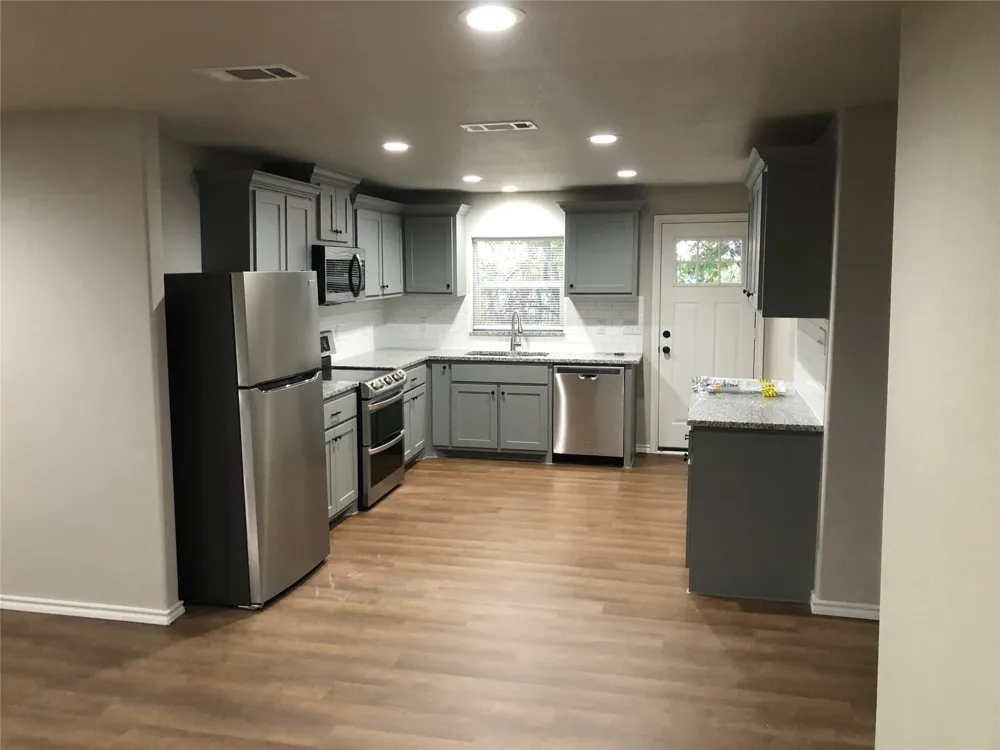 709 W Live Oak Street Alvord, TX 76225