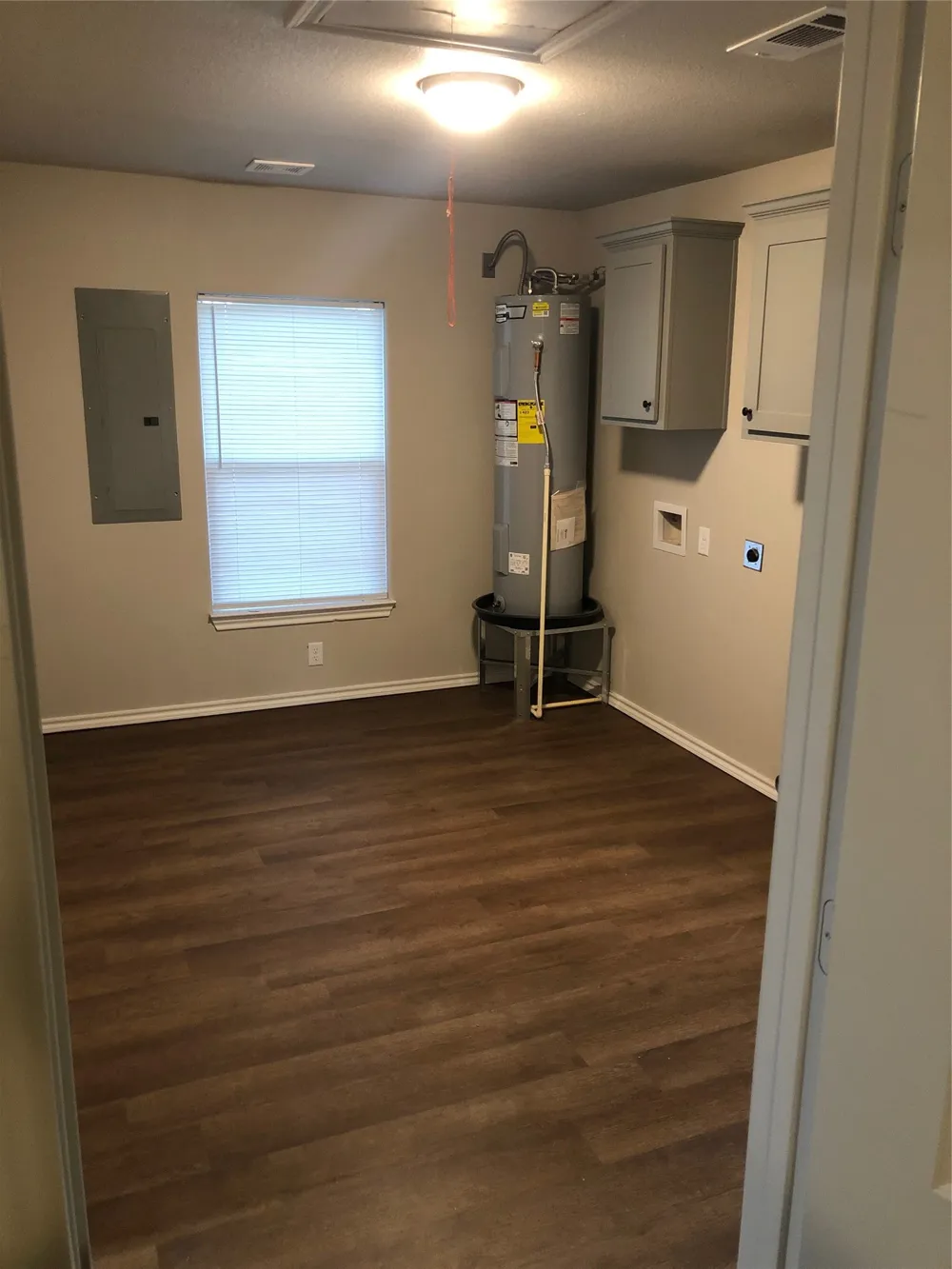 709 W Live Oak Street Alvord, TX 76225