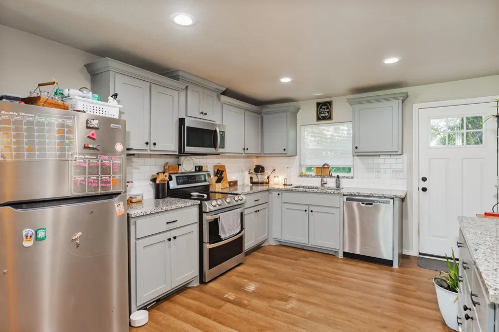 709 W Live Oak Street Alvord, TX 76225