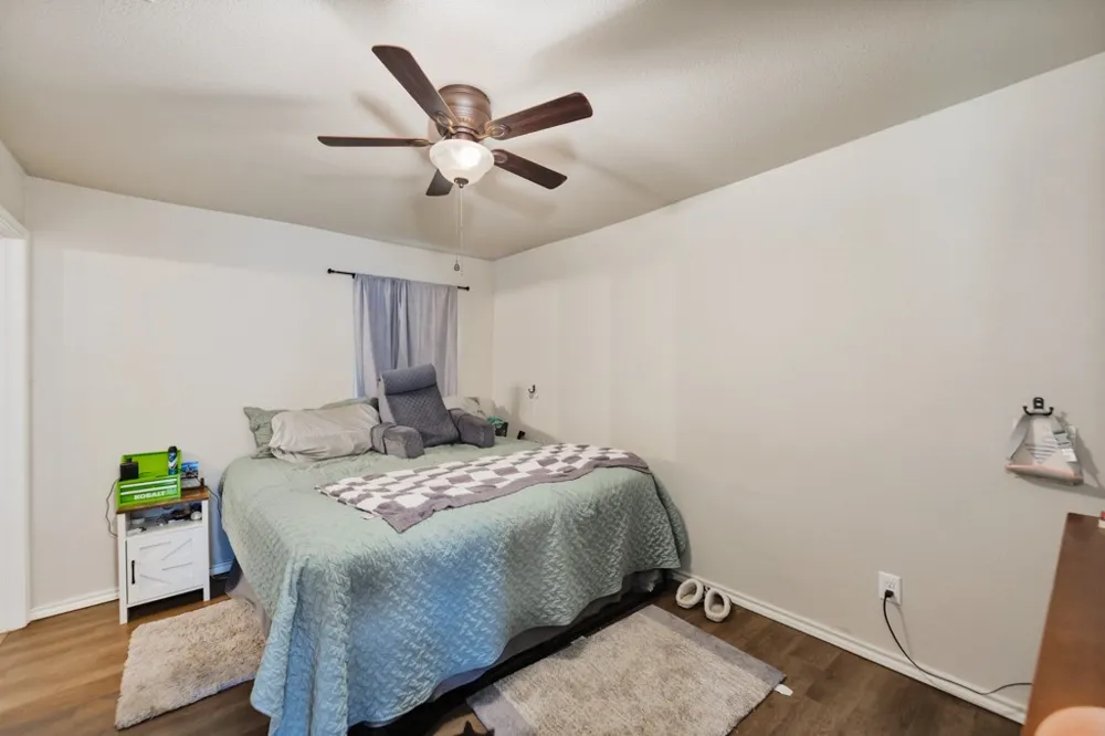 709 W Live Oak Street Alvord, TX 76225