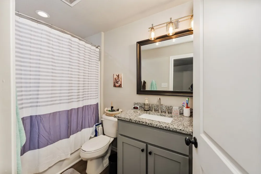 709 W Live Oak Street Alvord, TX 76225