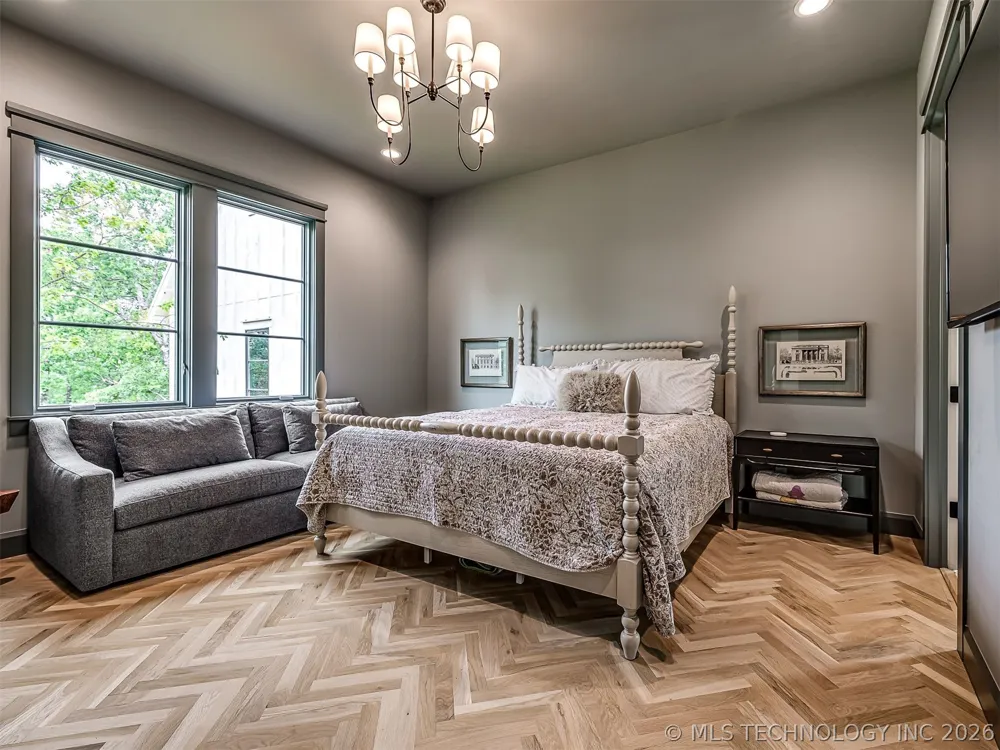 294 E Falcon Tree Loop Eufaula, OK 74432