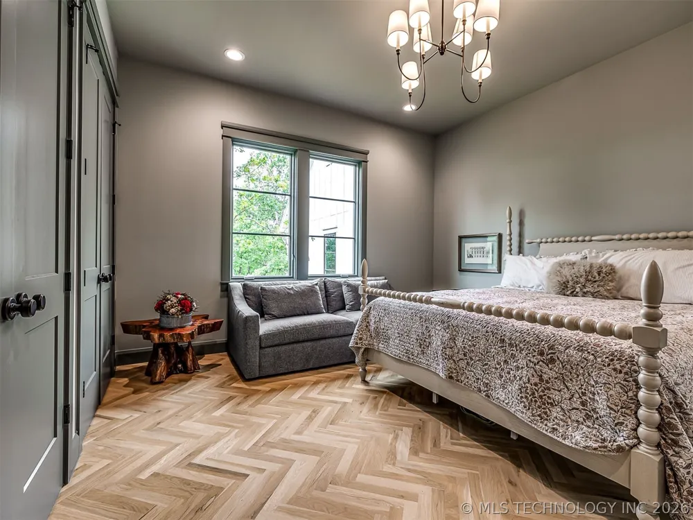 294 E Falcon Tree Loop Eufaula, OK 74432