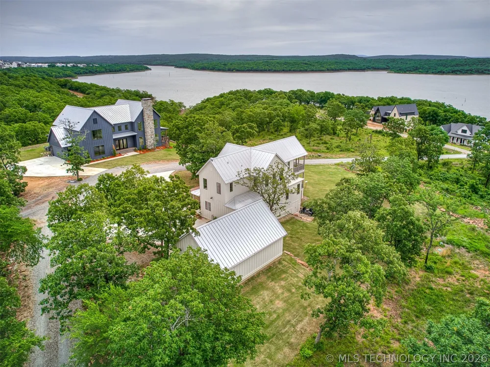 294 E Falcon Tree Loop Eufaula, OK 74432