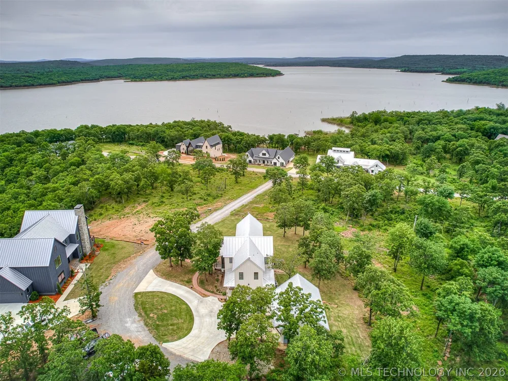 294 E Falcon Tree Loop Eufaula, OK 74432