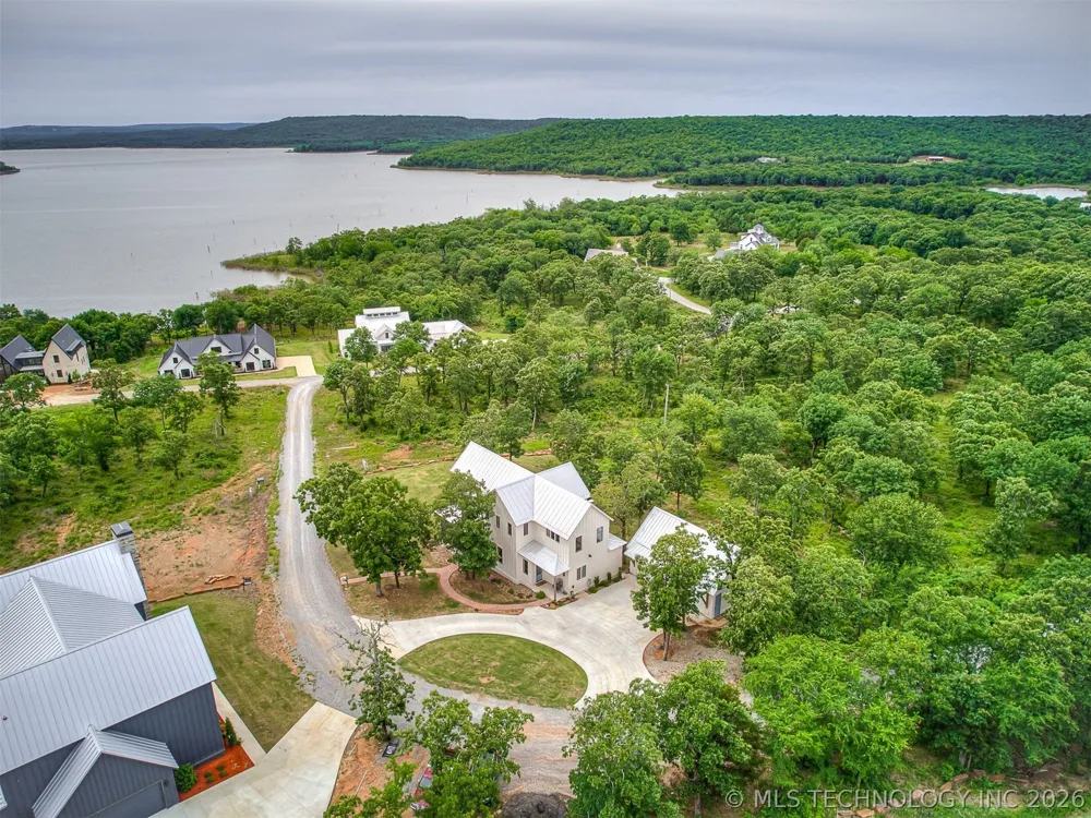 294 E Falcon Tree Loop Eufaula, OK 74432