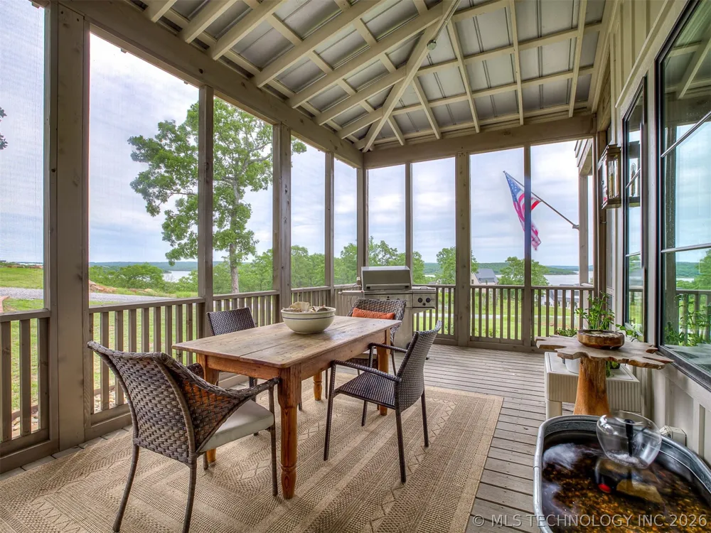 294 E Falcon Tree Loop Eufaula, OK 74432
