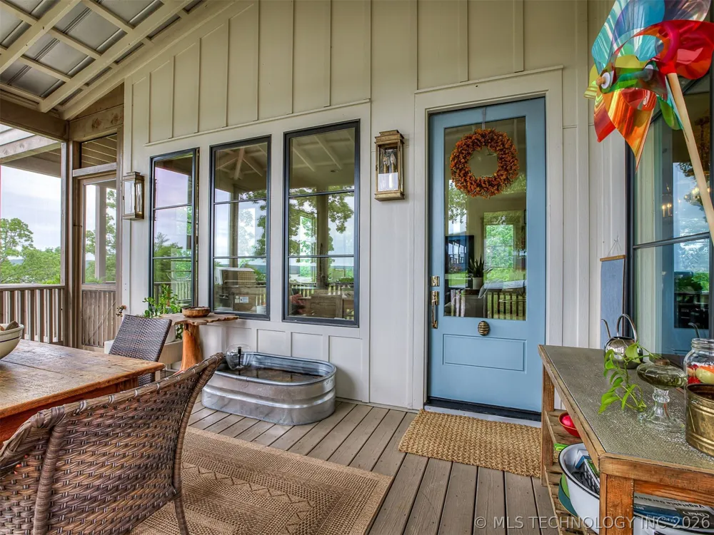 294 E Falcon Tree Loop Eufaula, OK 74432