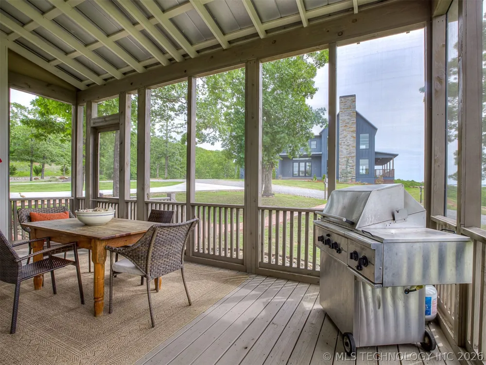 294 E Falcon Tree Loop Eufaula, OK 74432