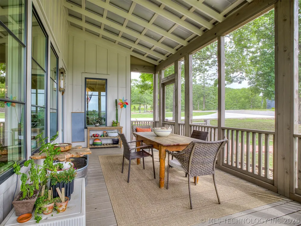294 E Falcon Tree Loop Eufaula, OK 74432