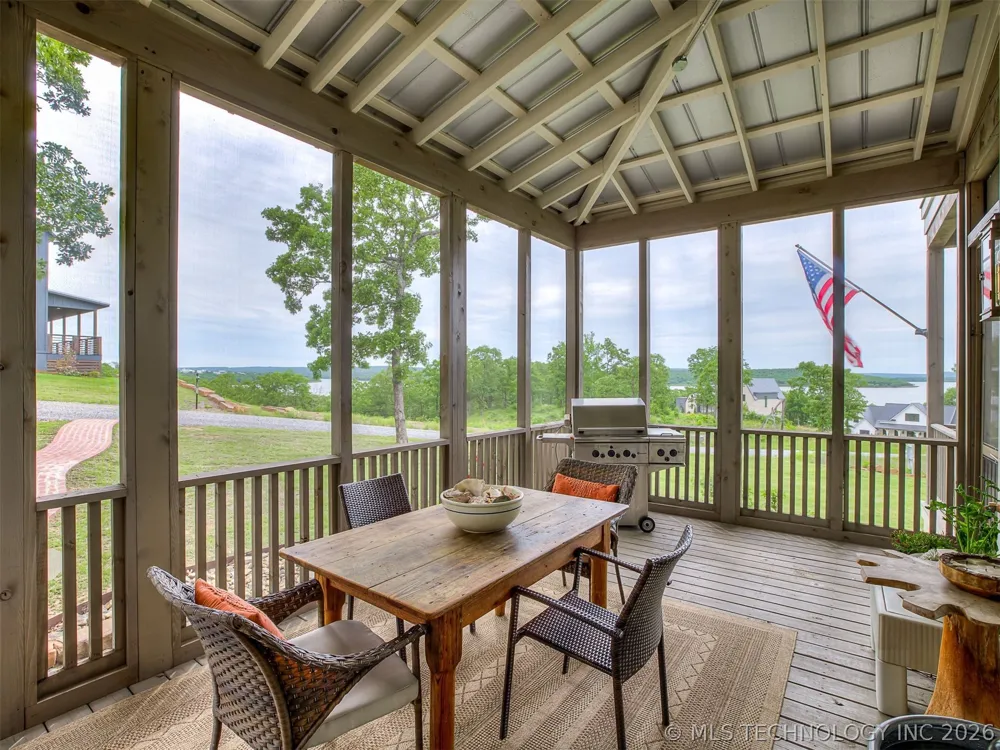 294 E Falcon Tree Loop Eufaula, OK 74432