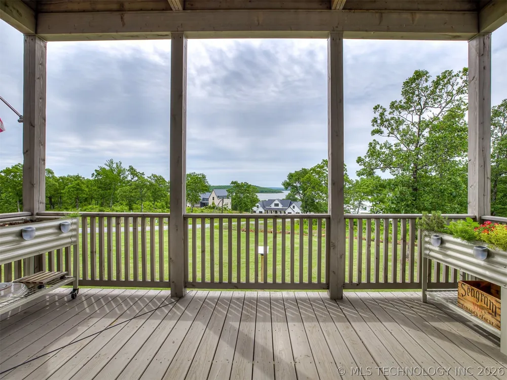 294 E Falcon Tree Loop Eufaula, OK 74432
