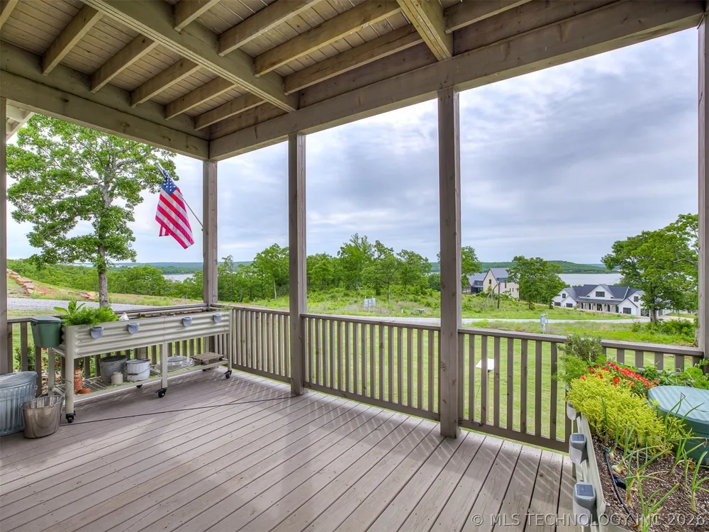 294 E Falcon Tree Loop Eufaula, OK 74432