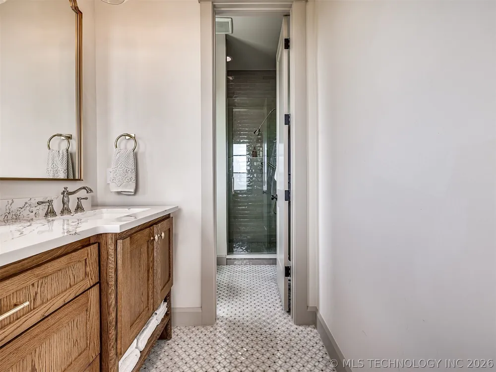 294 E Falcon Tree Loop Eufaula, OK 74432