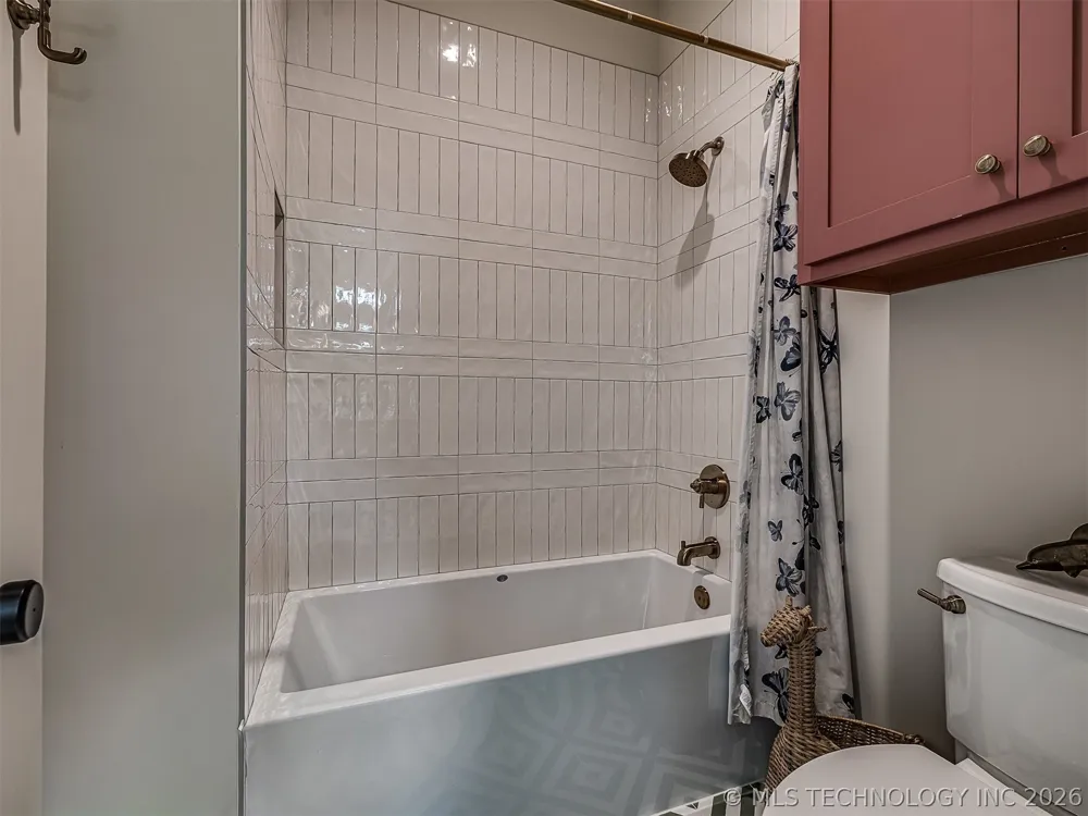 294 E Falcon Tree Loop Eufaula, OK 74432