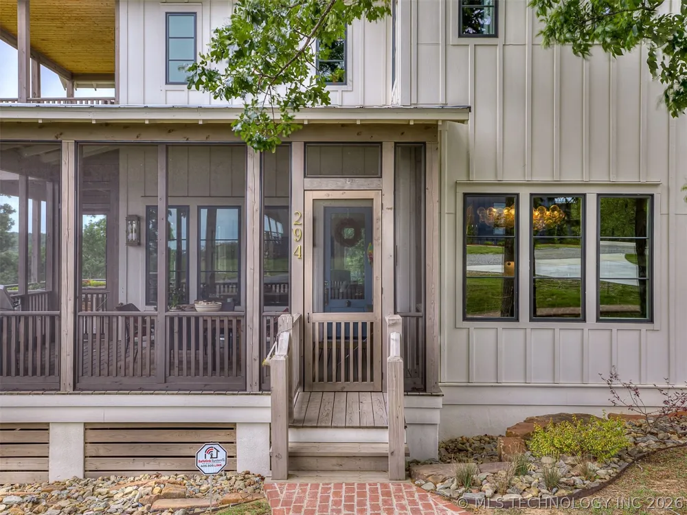 294 E Falcon Tree Loop Eufaula, OK 74432