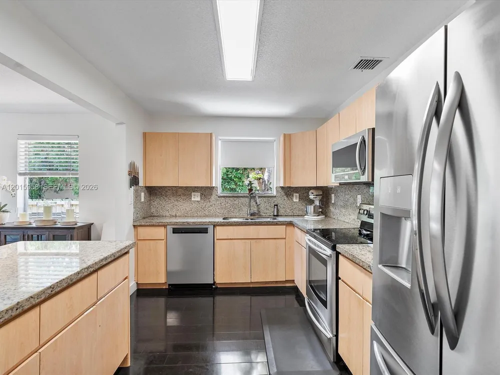 200 SW 2nd Ave Hallandale Beach, FL 33009