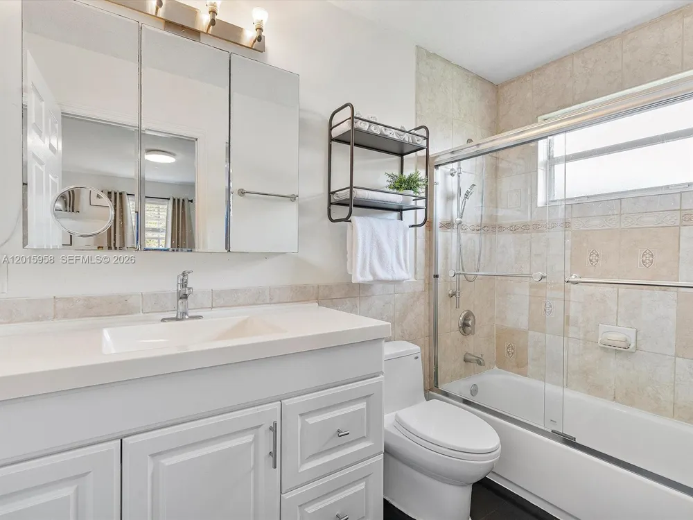 200 SW 2nd Ave Hallandale Beach, FL 33009