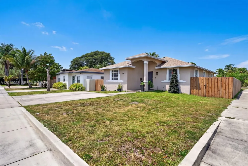 200 SW 2nd Ave Hallandale Beach, FL 33009