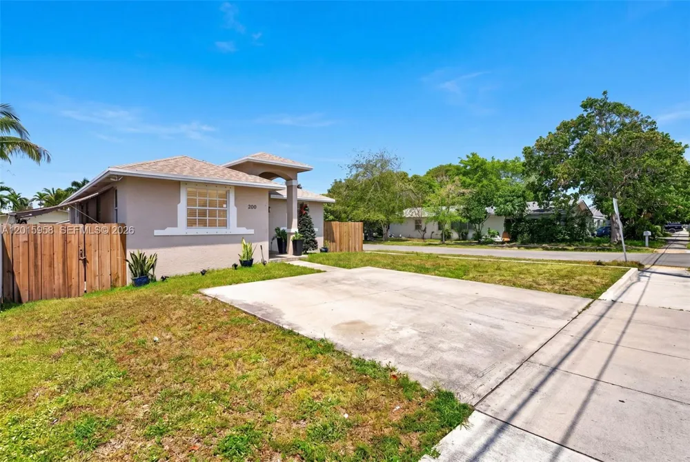 200 SW 2nd Ave Hallandale Beach, FL 33009