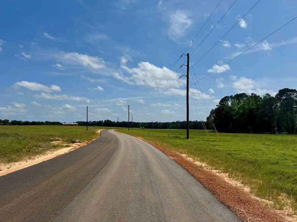 131 S Green Valley Trail Hillister, TX 77624