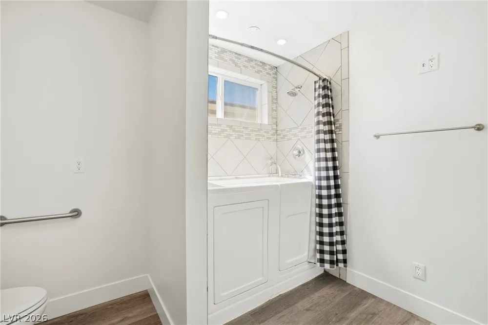 1373 Lake Valley Drive Logandale, NV 89021