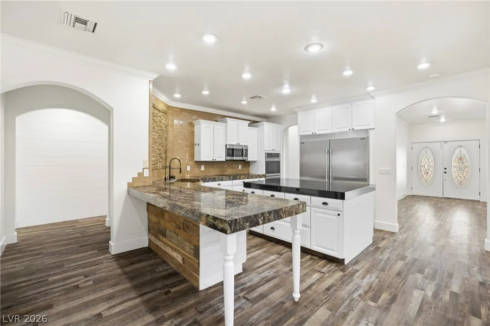 1373 Lake Valley Drive Logandale, NV 89021