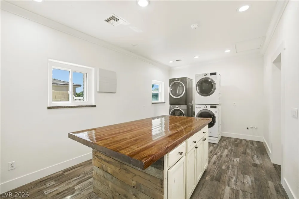 1373 Lake Valley Drive Logandale, NV 89021