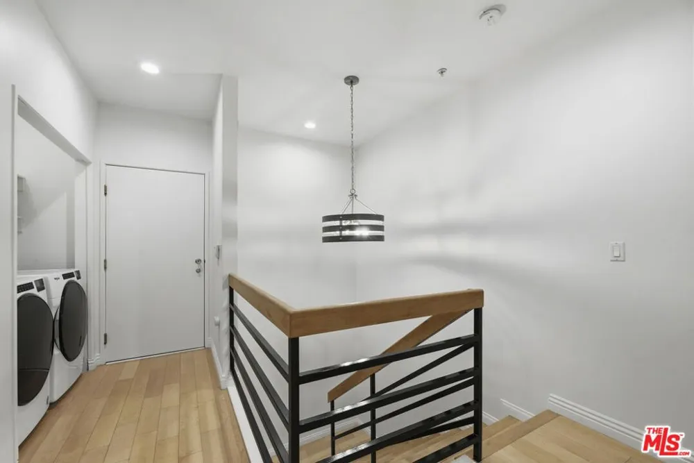 120 S Crescent Drive #104 Beverly Hills, CA 90212