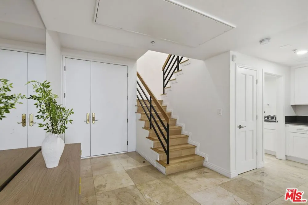 120 S Crescent Drive #104 Beverly Hills, CA 90212