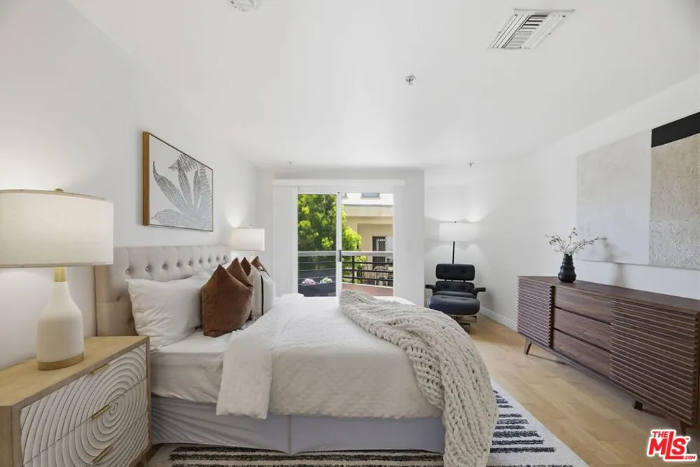 120 S Crescent Drive #104 Beverly Hills, CA 90212