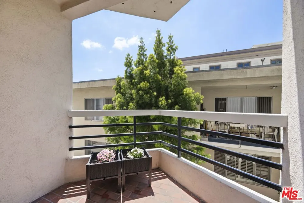 120 S Crescent Drive #104 Beverly Hills, CA 90212