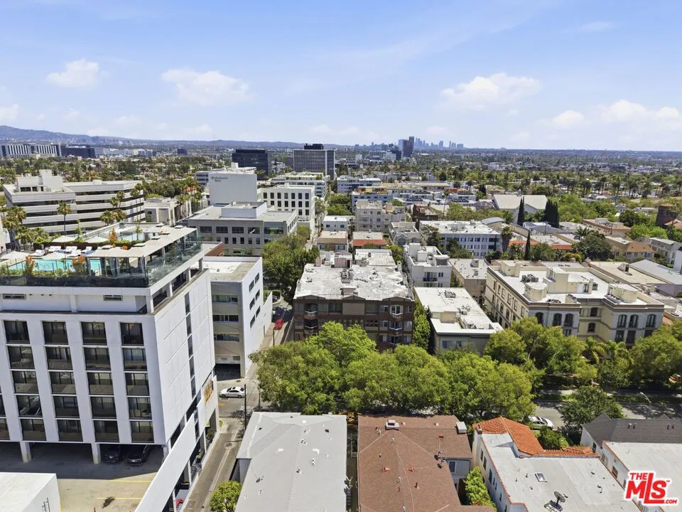 120 S Crescent Drive #104 Beverly Hills, CA 90212