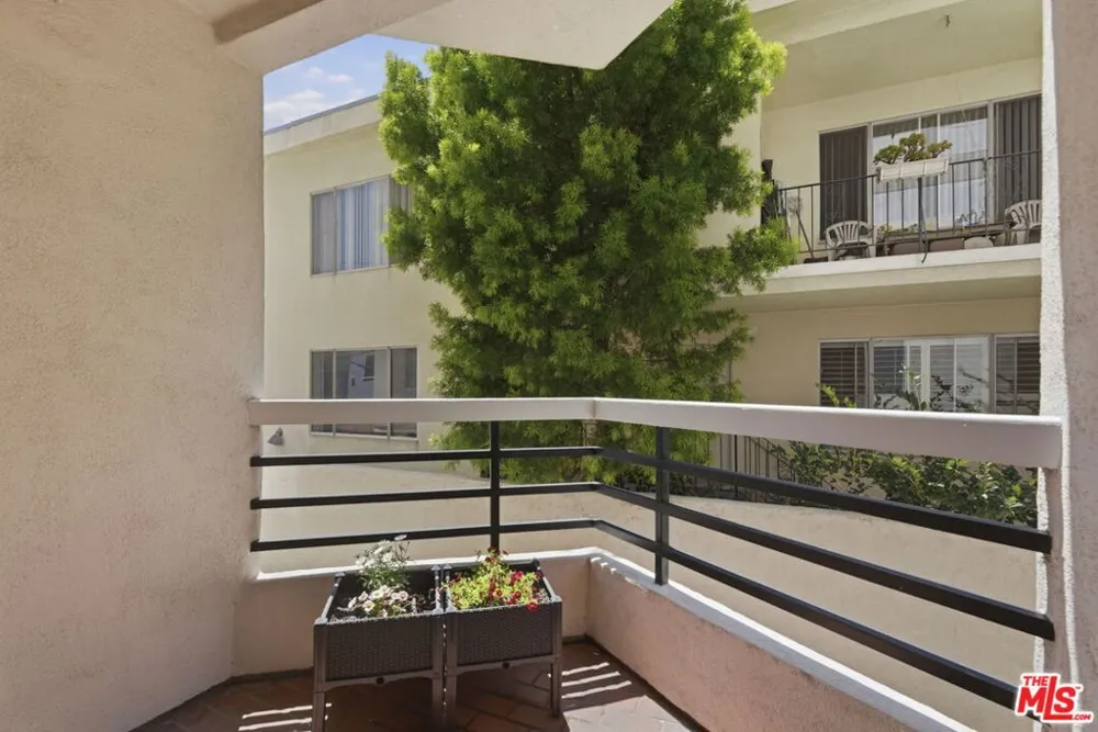 120 S Crescent Drive #104 Beverly Hills, CA 90212