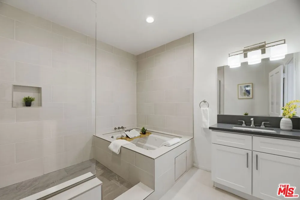 120 S Crescent Drive #104 Beverly Hills, CA 90212