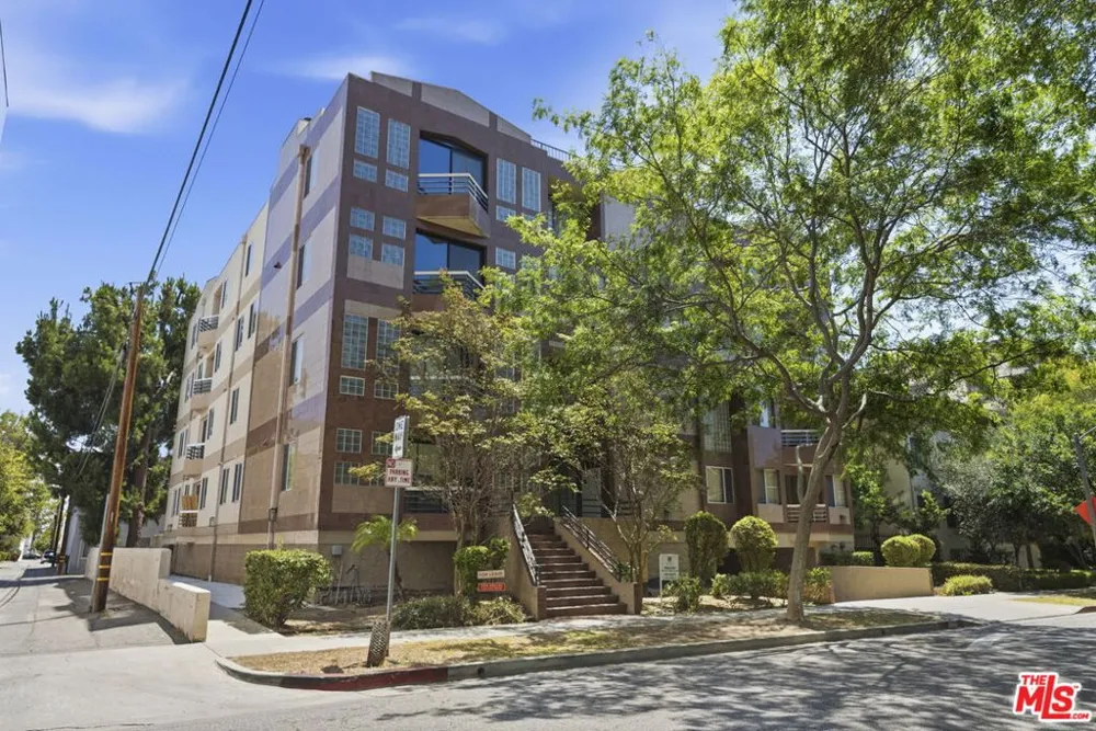 120 S Crescent Drive #104 Beverly Hills, CA 90212