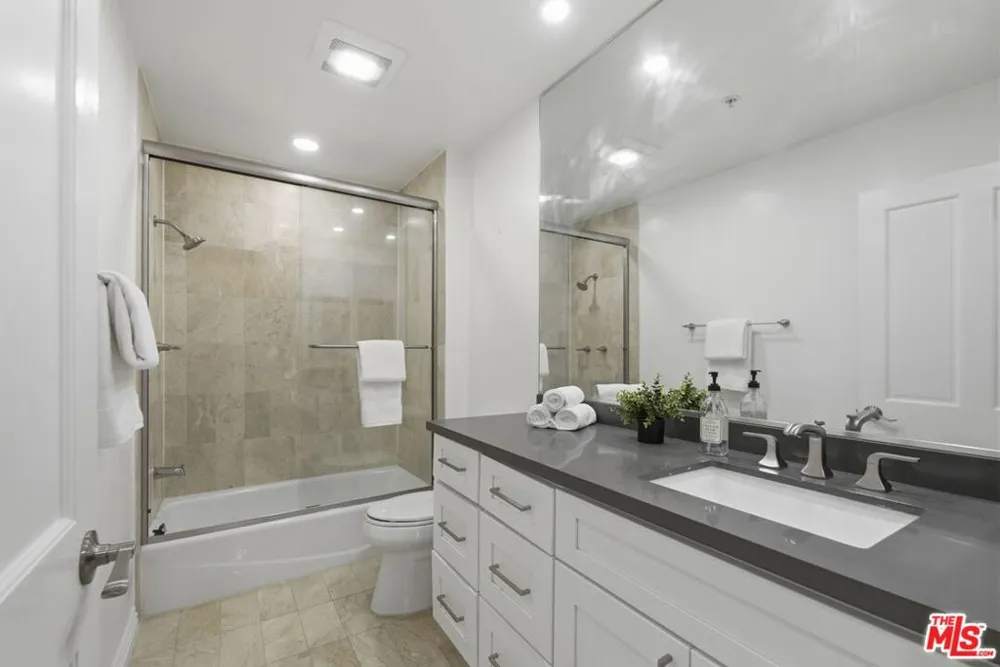 120 S Crescent Drive #104 Beverly Hills, CA 90212