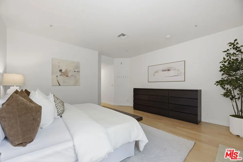 120 S Crescent Drive #104 Beverly Hills, CA 90212