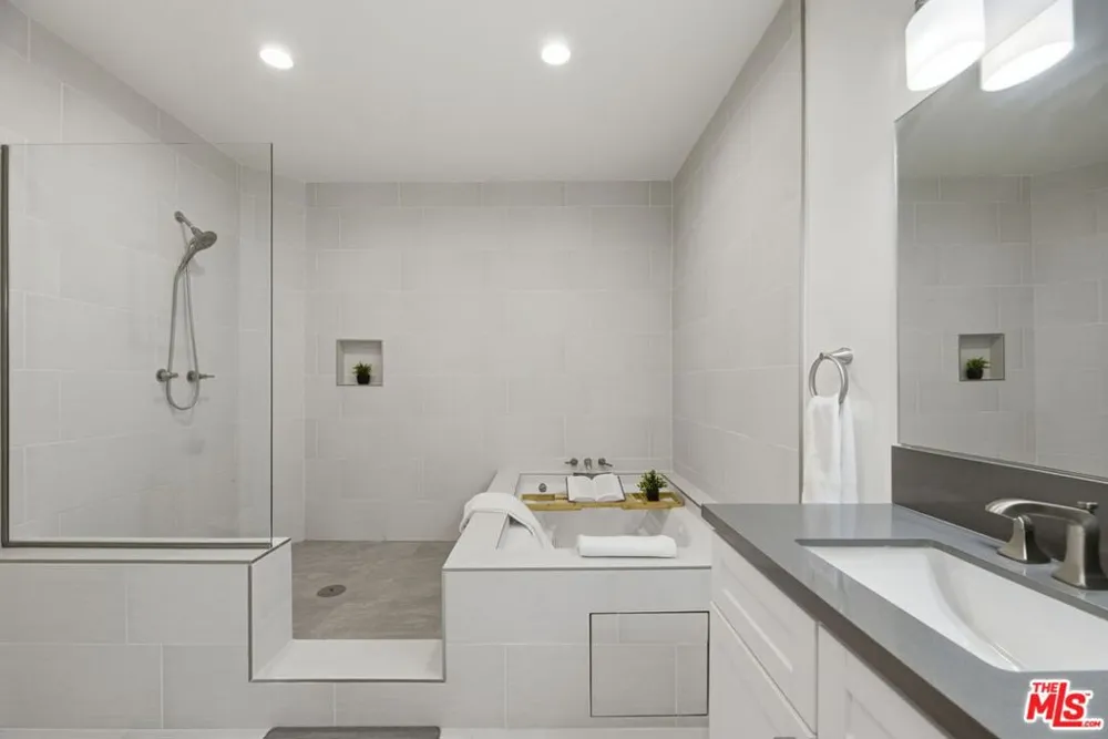 120 S Crescent Drive #104 Beverly Hills, CA 90212