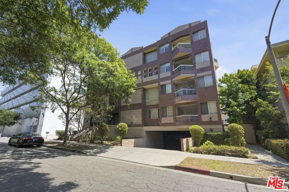 120 S Crescent Drive #104 Beverly Hills, CA 90212