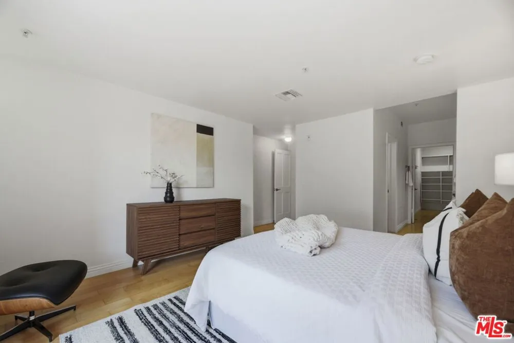 120 S Crescent Drive #104 Beverly Hills, CA 90212