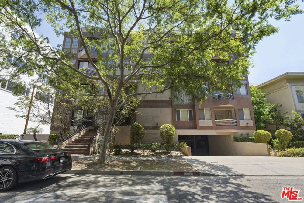 120 S Crescent Drive #104 Beverly Hills, CA 90212