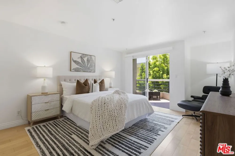 120 S Crescent Drive #104 Beverly Hills, CA 90212