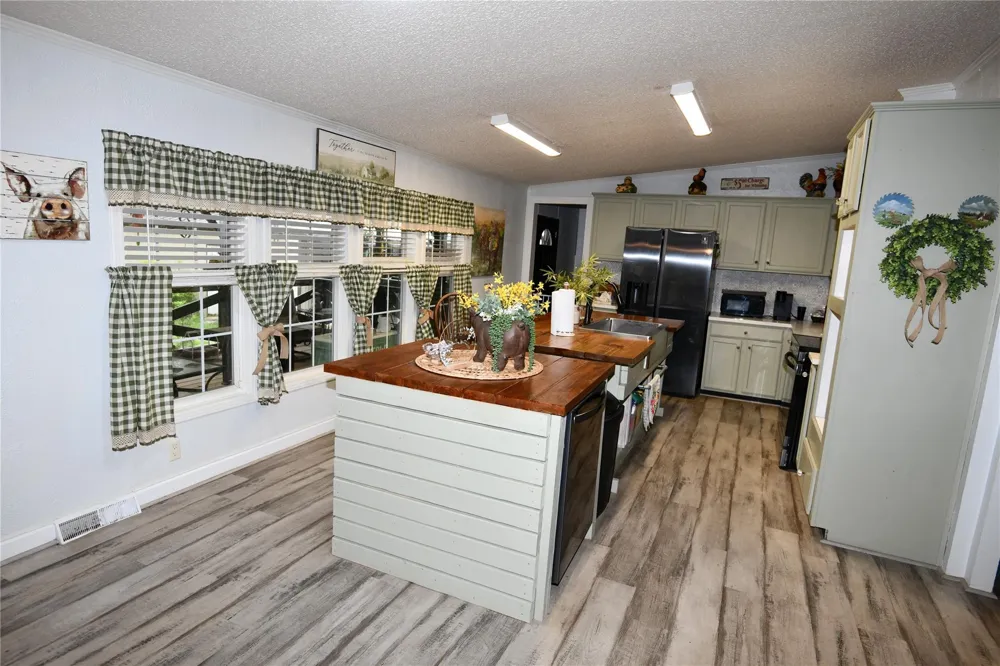 101 Pinewood Drive Shepherd, TX 77371
